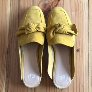 BP Maddy Mule size 8 in mustard suede